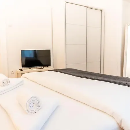 아파트 And Comfy 2bdr Near Parliament