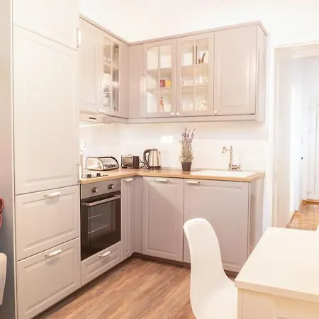 And Comfy 2bdr Near Parliament * 베오그라드