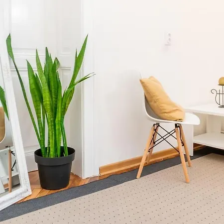 아파트 And Comfy 2bdr Near Parliament