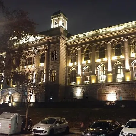 And Comfy 2bdr Near Parliament *